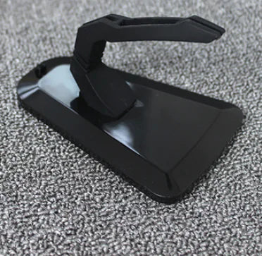 Mouse bungee holding a mouse cable